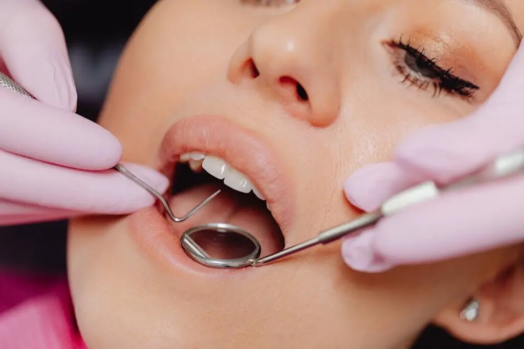 Dentist examining patient at RTC Dental in Reston, VA for Emergency dentist Reston services.