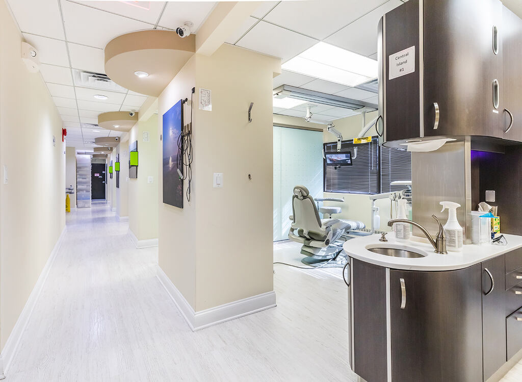 a room with a large mirror and a large kitchen  at RTC Dental in Chantilly for Pediatric dentist Reston services.